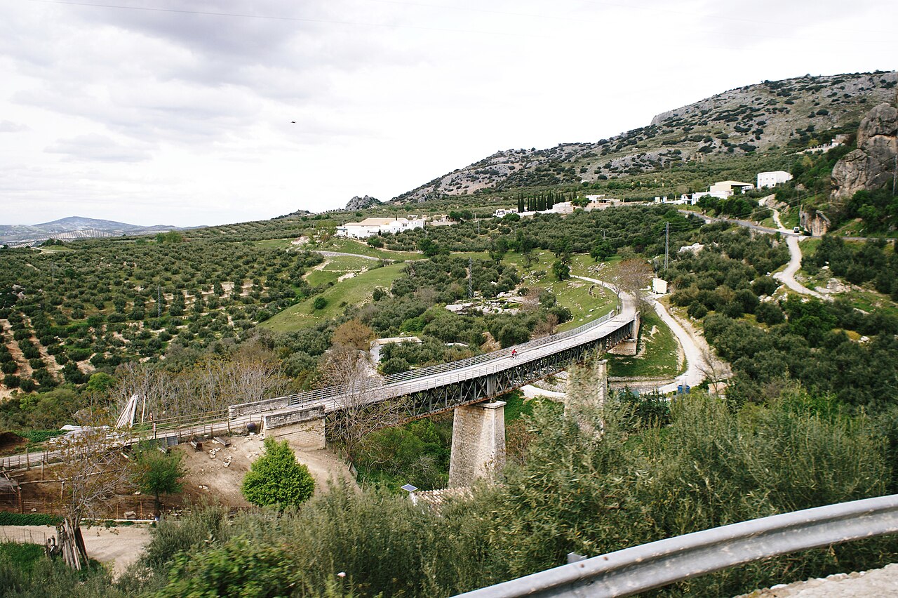 Puente sobre el río Bailón en la Vía Verde del Aceite
